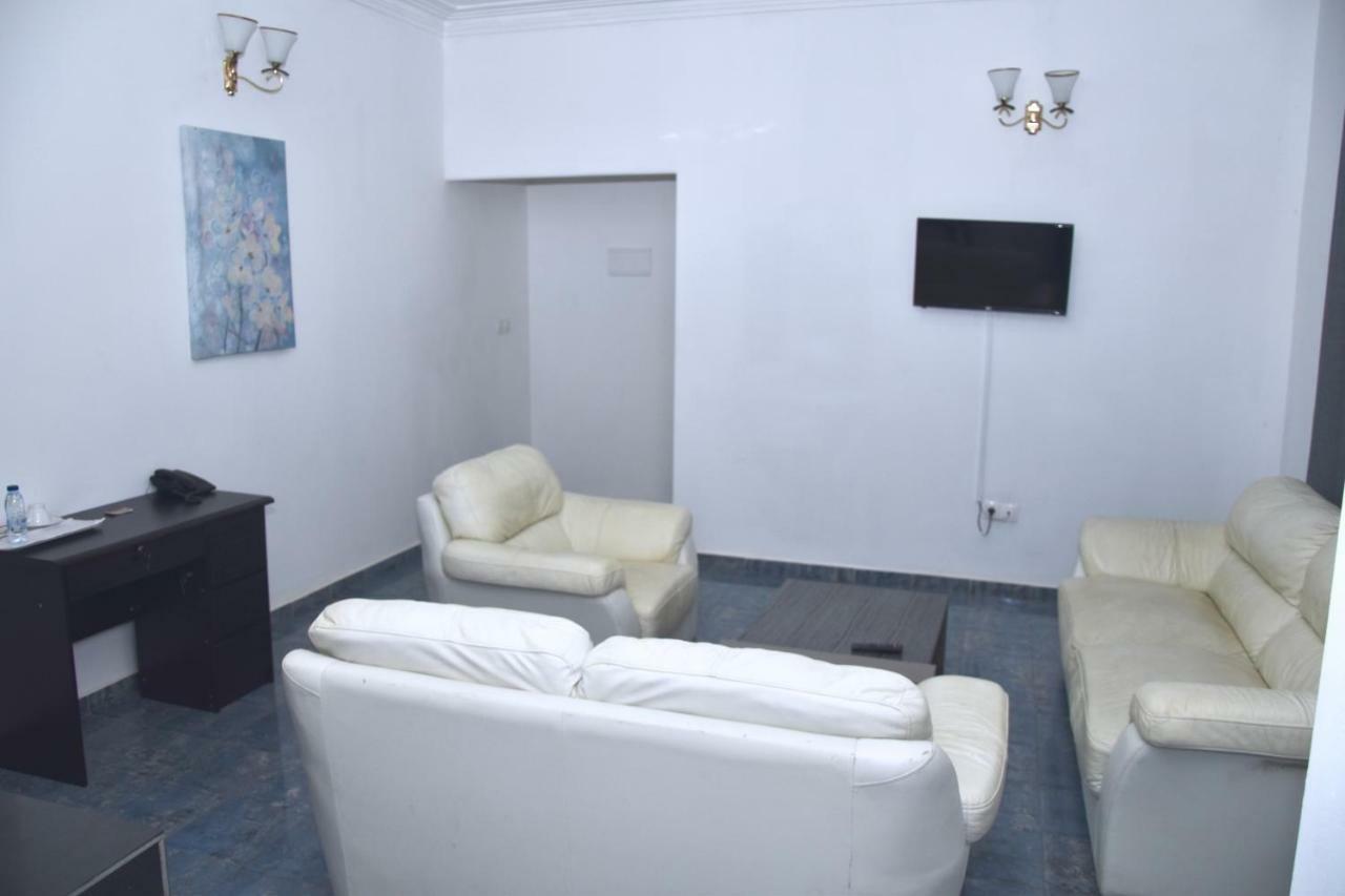 Hotel La Couronne Rw Yaoundé Kültér fotó