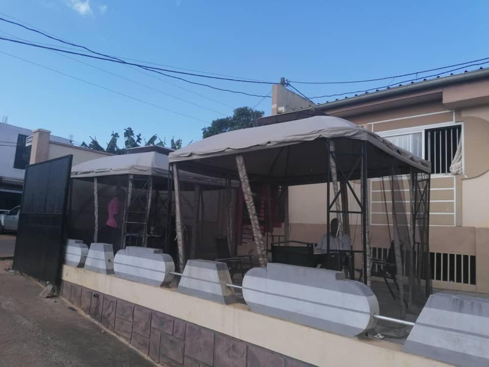 Hotel La Couronne Rw Yaoundé Kültér fotó
